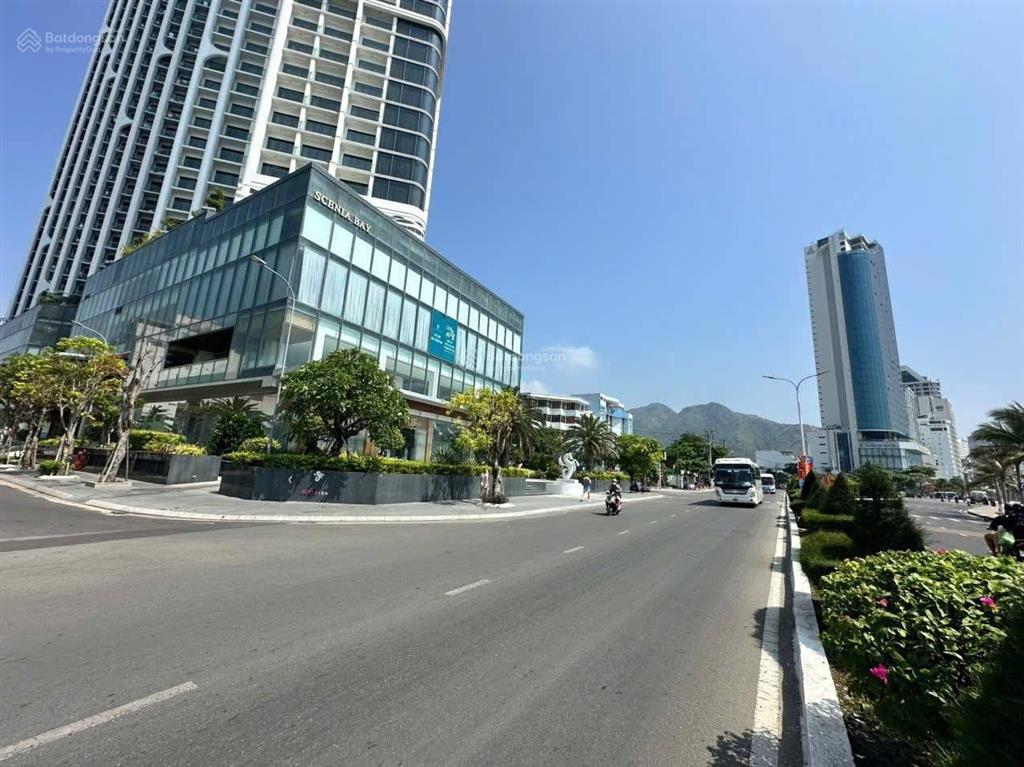 Cần bán khách sạn 2 mặt tiền view biển phạm văn đồng