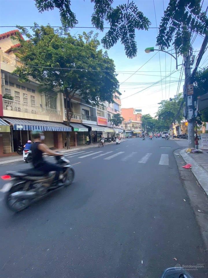 Cần bán nhà 3 tầng mặt tiền trần nhật duật ngang hơn 7m, cách biển 5 phút xe máy!!!
