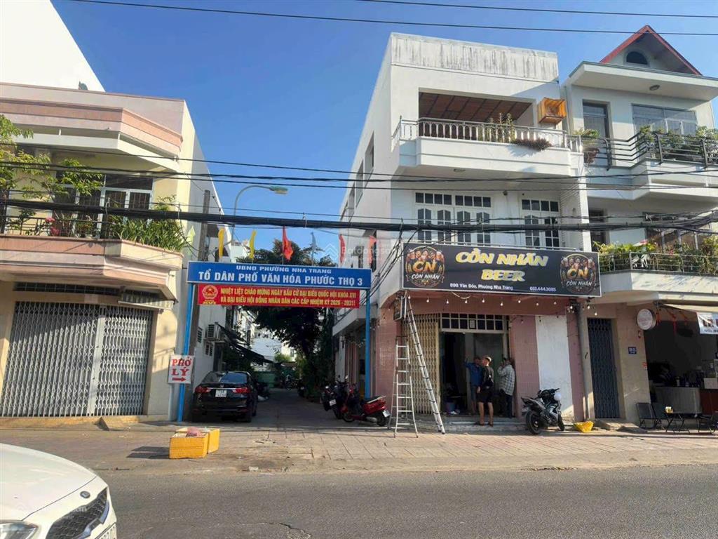 Nhà góc 2 mặt tiền đường vân đồn có sẵn hợp đồng thuê!