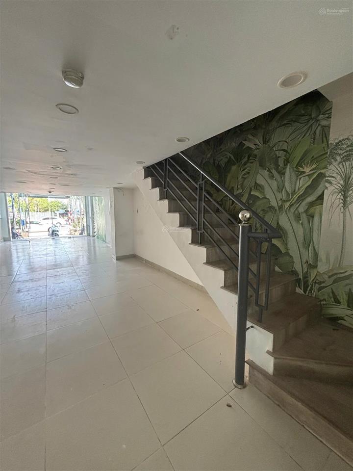 Bán căn shophouse hiện đang có hđ thuê, phù hợp mua kinh doanh lâu dài.