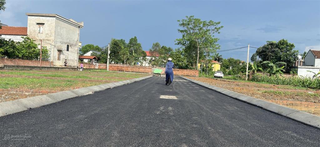Chính chủ cần bán lô đất 100m2 full thổ ngay trục chính tại thôn 5 phú cát ngay sát khu công nghiệp