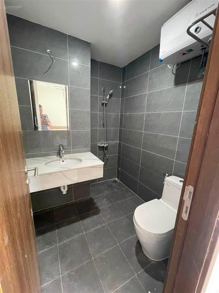 Cho thuê căn góc 2pn 2 vs tầng cao view sông và view pháo hoa full nội thất mới giá thuê 12 triệu