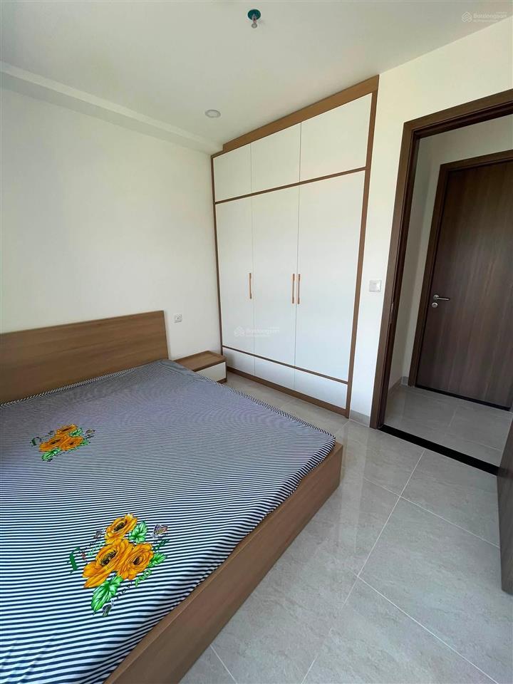 Cho thuê căn góc 2pn 2 vs tầng cao view sông và view pháo hoa full nội thất mới giá thuê 12 triệu