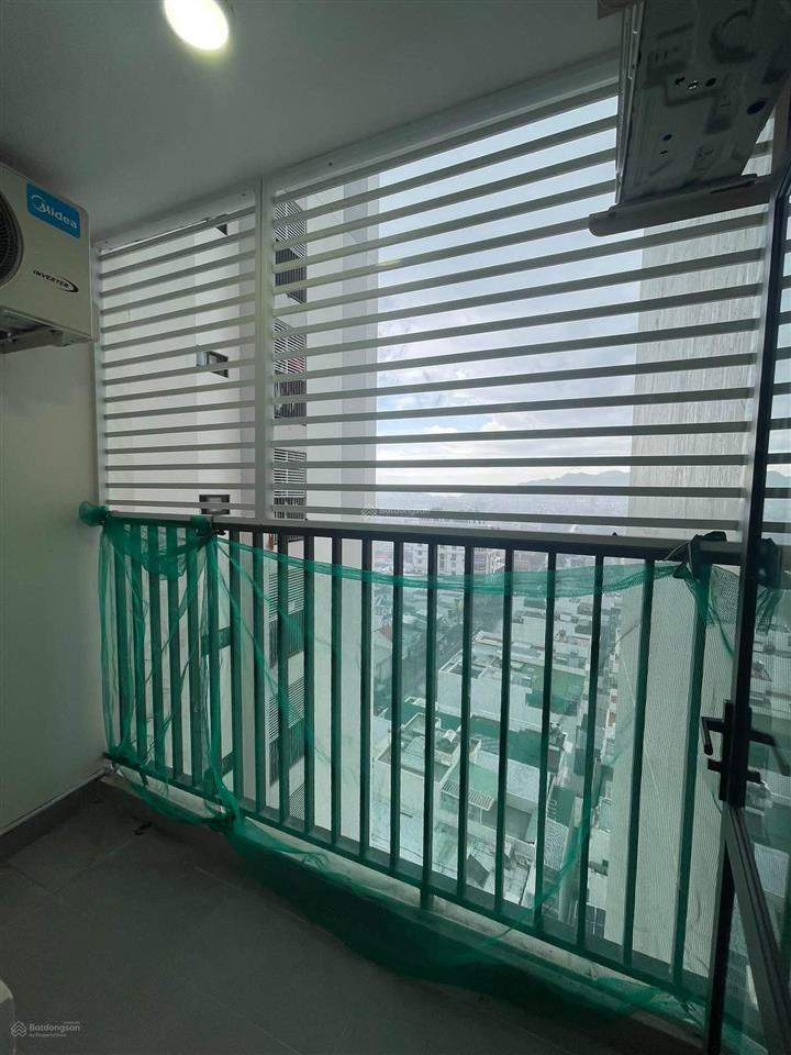 Bán nhanh căn góc 2pn 2vs full nội thất ban công đông nam tầng cao thoáng mát chỉ 3 tỷ
