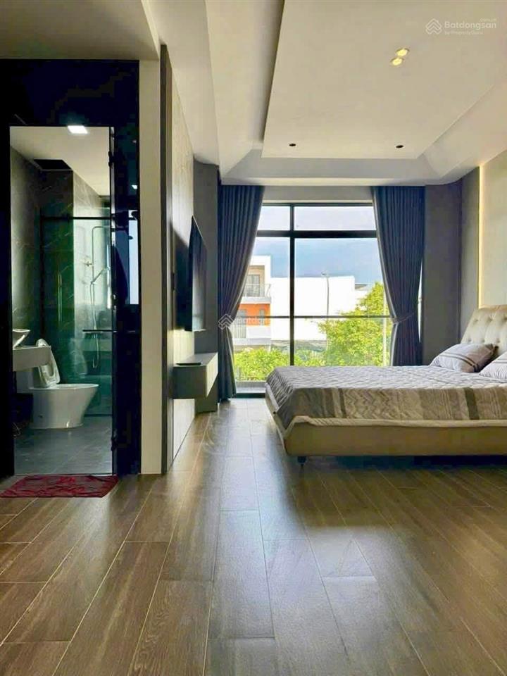 Hạ giá bán nhanh nhà gói 8 mỹ gia ngay hồ bơi full nội thất cao cấp chỉ 9 tỷ 500 triệu