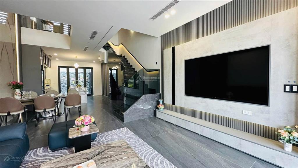 Hạ giá bán nhanh nhà gói 8 mỹ gia ngay hồ bơi full nội thất cao cấp chỉ 9 tỷ 500 triệu