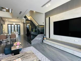 Hạ giá bán nhanh nhà gói 8 mỹ gia ngay hồ bơi full nội thất cao cấp chỉ 9 tỷ 500 triệu