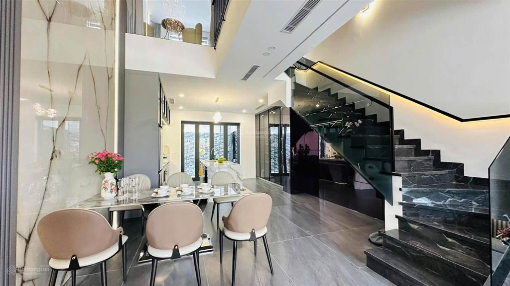 Hạ giá bán nhanh nhà gói 8 mỹ gia ngay hồ bơi full nội thất cao cấp chỉ 9 tỷ 500 triệu