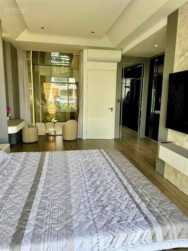 Hạ giá bán nhanh nhà gói 8 mỹ gia ngay hồ bơi full nội thất cao cấp chỉ 9 tỷ 500 triệu