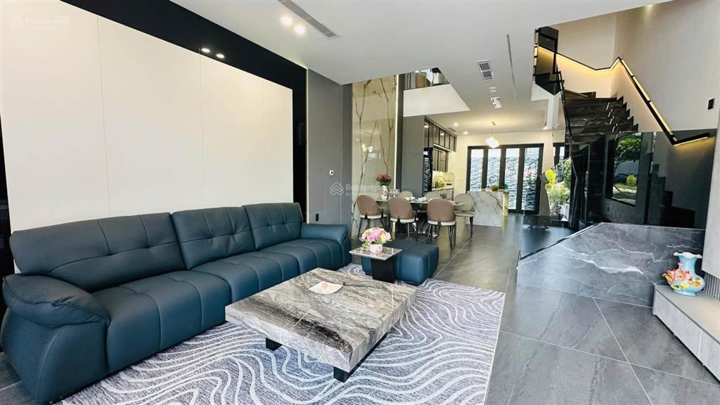 Hạ giá bán nhanh nhà gói 8 mỹ gia ngay hồ bơi full nội thất cao cấp chỉ 9 tỷ 500 triệu
