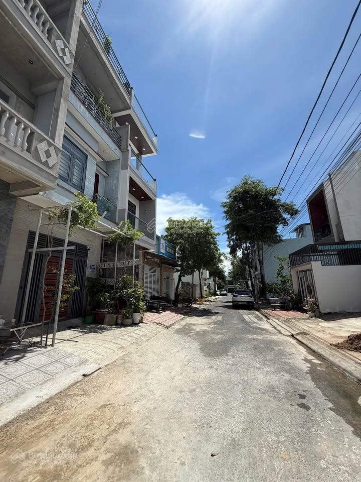 Hạ giá bán nhanh còn 2.850tỷ lô 66m2 đường 10m tđc đất lành (sổ hồng cá nhân  xd tự do)