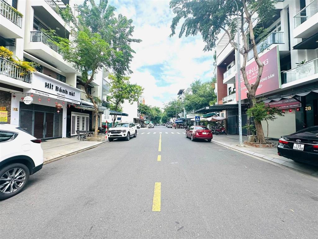 Hạ giá 500 triệu còn 9 tỷ bán nhanh 100m2 ngang 5m hướng đông đường a2 vcn phước hải.