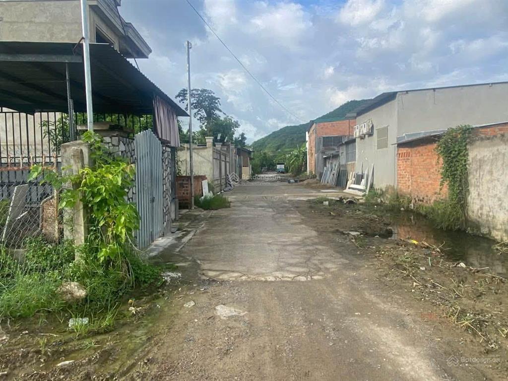 Bán lô đất lành nam nha trang, đường rộng 7m. cách đường phong châu 50m, khu dân cư đông đúc,