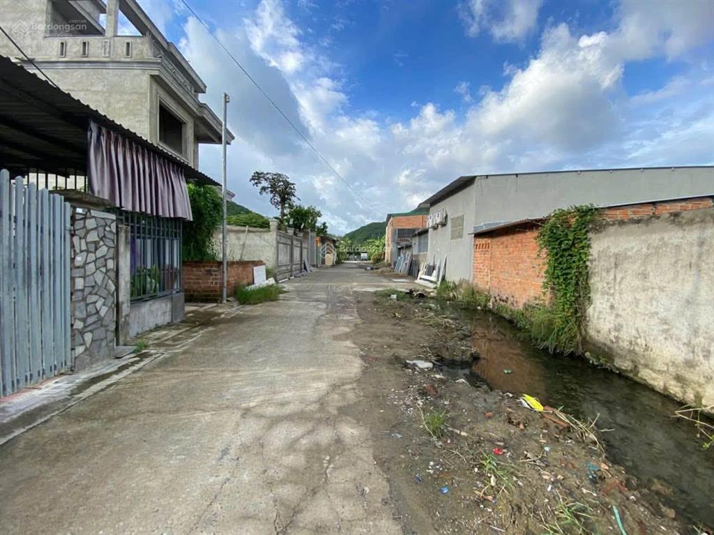 Bán lô đất lành nam nha trang, đường rộng 7m. cách đường phong châu 50m, khu dân cư đông đúc,