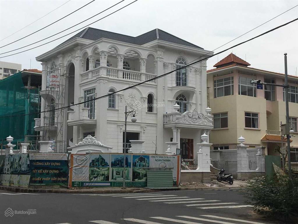 Biệt thự đơn lập góc 2 mặt tiền trung tâm cảnh đồi, phú mỹ hưng, quận 7, sổ hồng 320m2 bán 115 tỷ