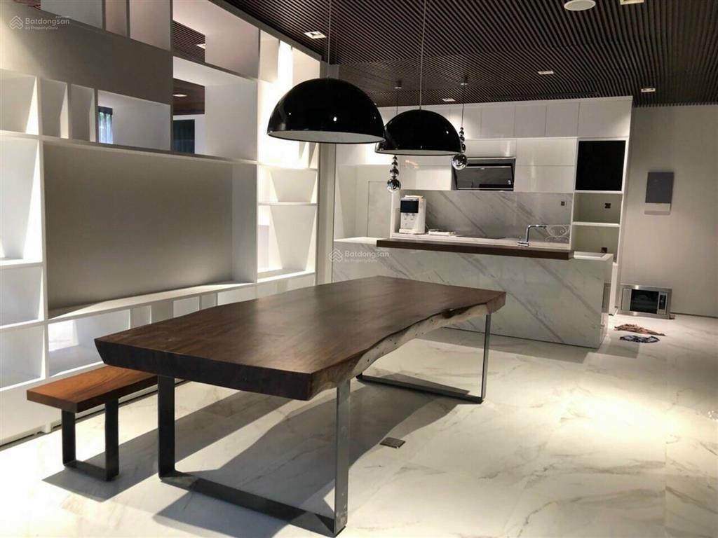 Bán biệt thự căn góc 2 mặt tiền, phú mỹ hưng, quận 7, nhà đẹp sổ hồng cn 292m²