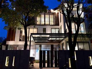 Bán biệt thự căn góc 2 mặt tiền, phú mỹ hưng, quận 7, nhà đẹp sổ hồng cn 292m²