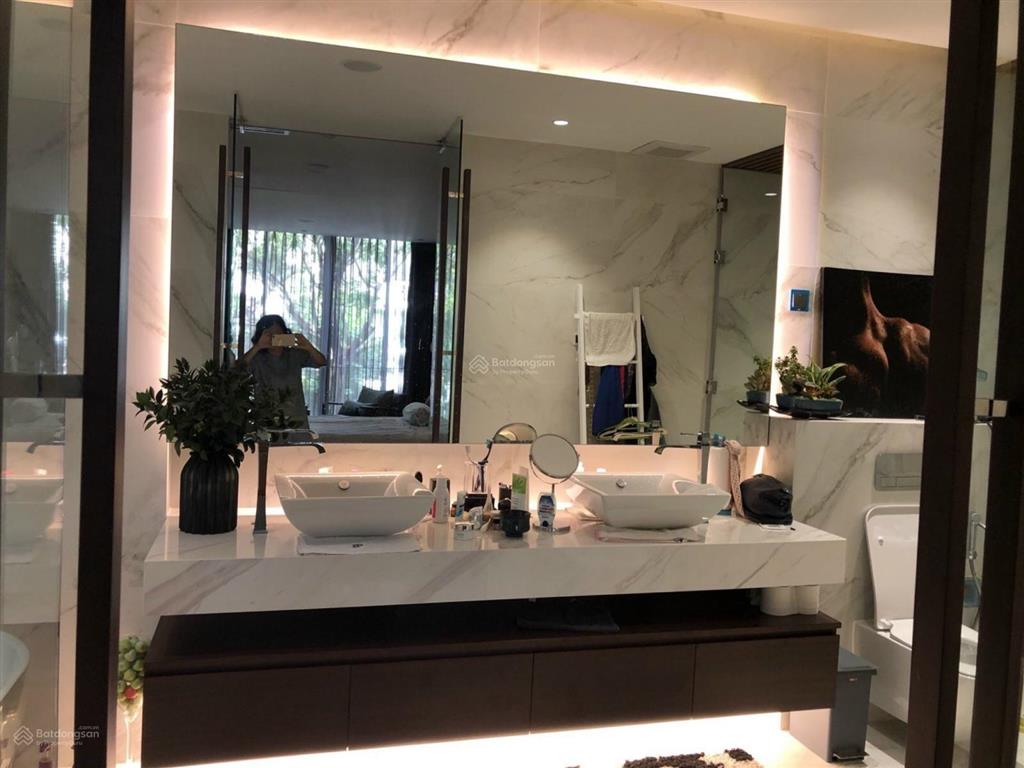 Bán biệt thự căn góc 2 mặt tiền, phú mỹ hưng, quận 7, nhà đẹp sổ hồng cn 292m²