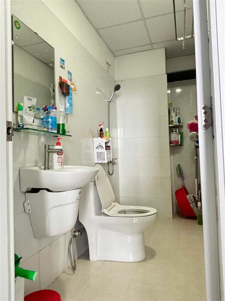Chính chủ cho thuê căn hộ 2pn 1wc sẵn nội thất 5,5tr/tháng cọc 1 tháng.  0937 378 ***