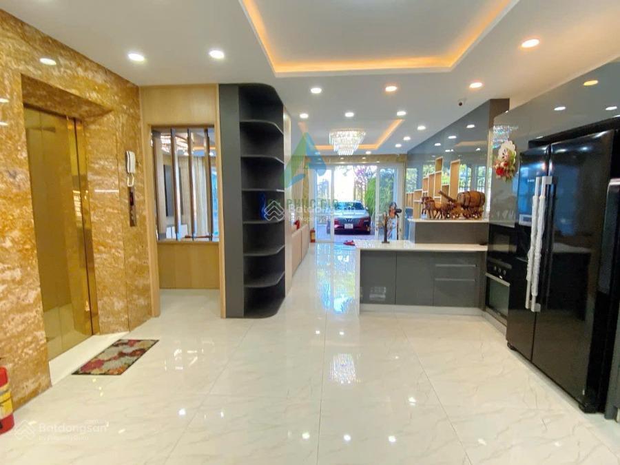 Cần bán nhà 4 tầng đường thăng long, p. hòa cường view sông trực diện