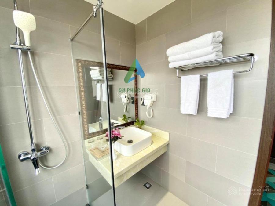 Cần bán khách sạn 11 tầng 56 phòng đường hồ xuân hương, p. ngũ hành sơn vị trí đẹp gần biển