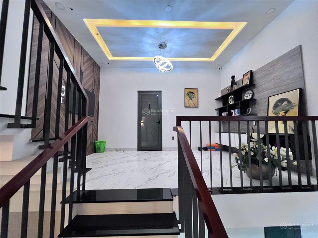Cần bán nhà 4 tầng đường hồ trung lượng, hòa xuân full nội thất
