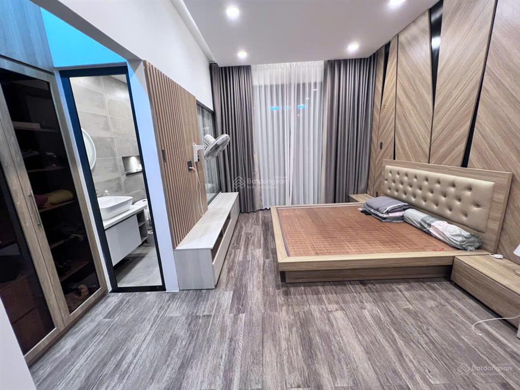 Cần bán nhà 4 tầng đường hồ trung lượng, hòa xuân full nội thất
