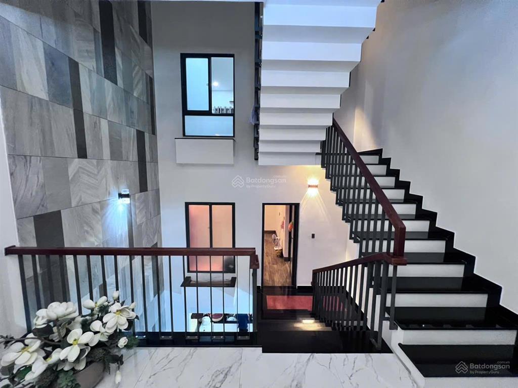 Cần bán nhà 4 tầng đường hồ trung lượng, hòa xuân full nội thất