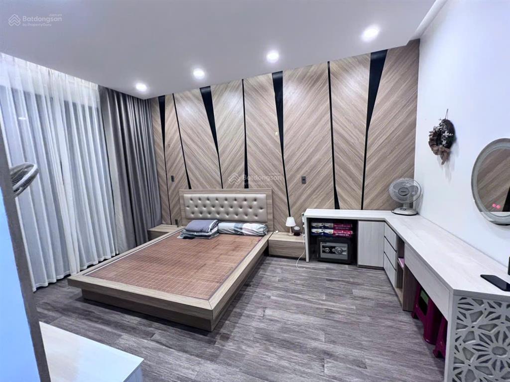 Cần bán nhà 4 tầng đường hồ trung lượng, hòa xuân full nội thất