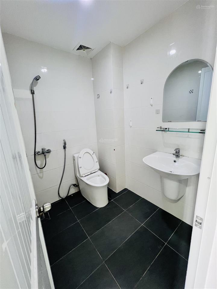 Cho thuê ch 30m2 có balcon full nội thất ở cmt8, q10. giá chỉ 6.3tr/tháng
