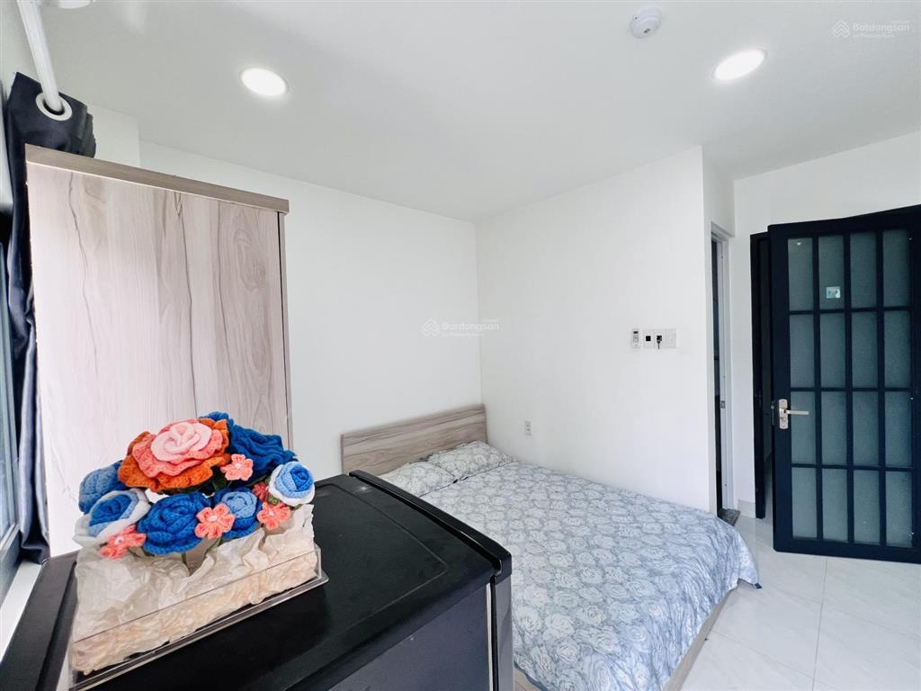 Cho thuê ch 30m2 có balcon full nội thất ở cmt8, q10. giá chỉ 6.3tr/tháng