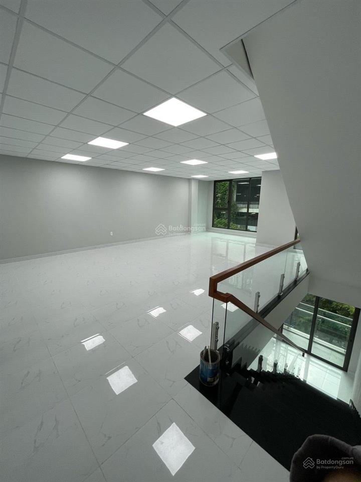 Bán tòa nhà văn phòng cao cấp mặt tiền tô hiến thành q. 10, dt 7x20m, hầm trệt 7 lầu giá 70 tỷ