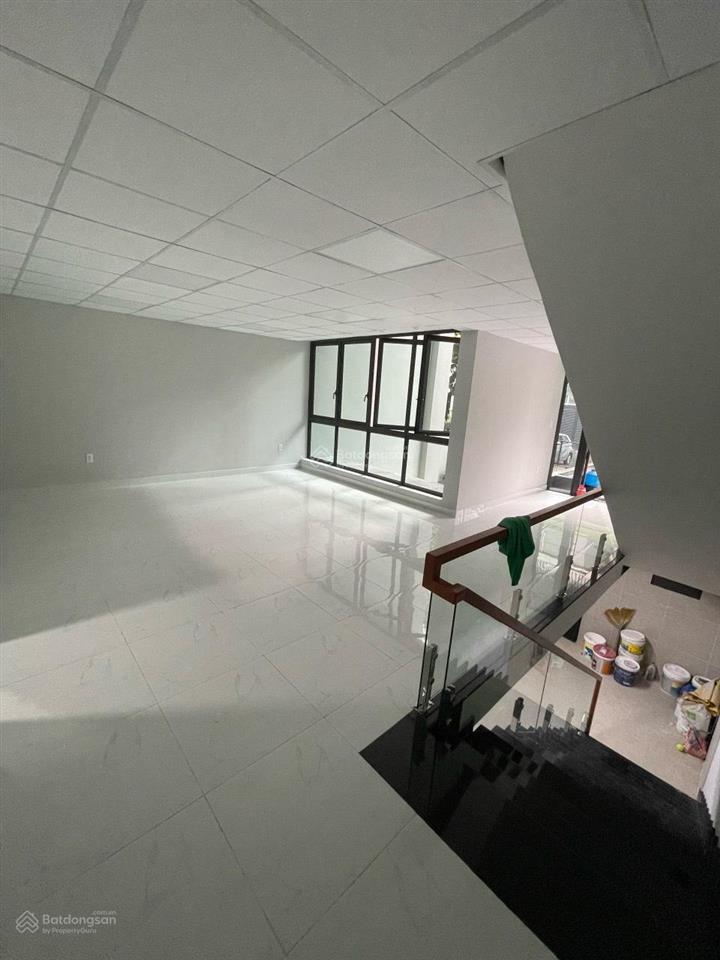 Bán tòa nhà văn phòng cao cấp mặt tiền tô hiến thành q. 10, dt 7x20m, hầm trệt 7 lầu giá 70 tỷ