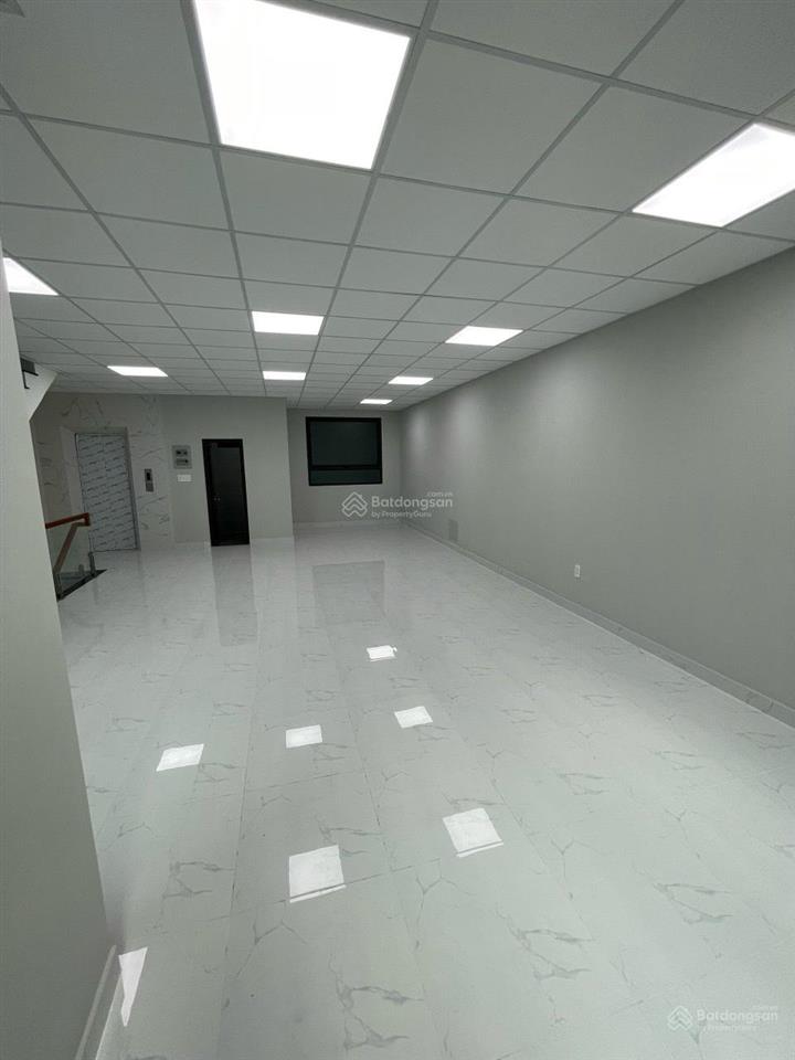 Bán tòa nhà văn phòng cao cấp mặt tiền tô hiến thành q. 10, dt 7x20m, hầm trệt 7 lầu giá 70 tỷ