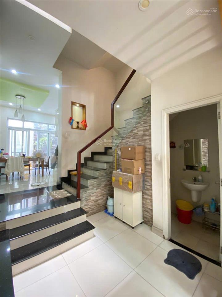 Bán nhanh nhà cách mạng tháng tám ngay cv lê thị riêng , giáp q.3 ,q10 , 4x15 ,3 tầng giá 12 tỷ tl