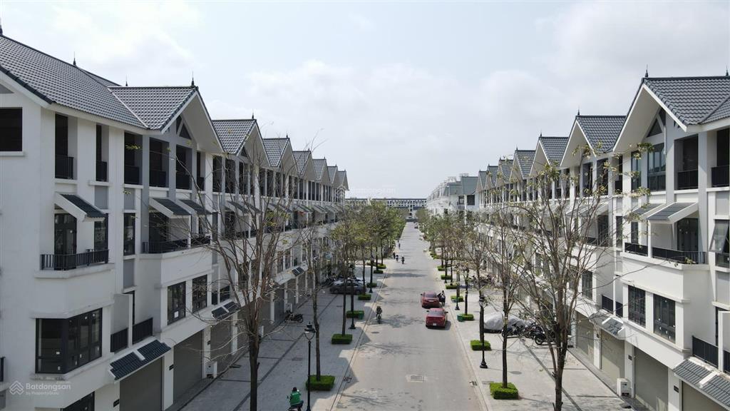 Chính chủ cần tiền gửi bán gấp  cắt lỗ căn liền kề 100m2, trục đường 30m dự án hinode royal park