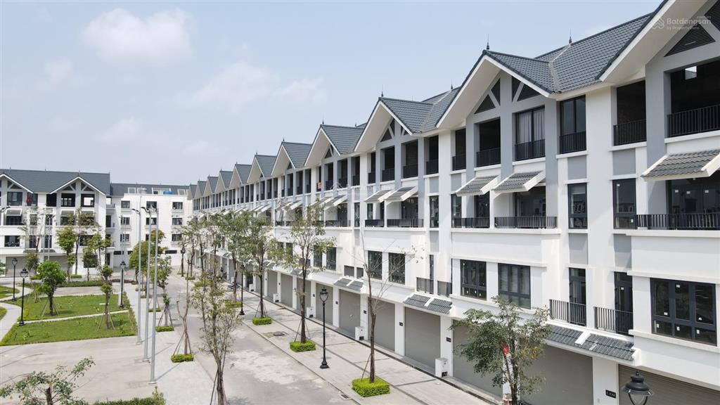Chính chủ cần tiền gửi bán gấp  cắt lỗ căn liền kề 100m2, trục đường 30m dự án hinode royal park
