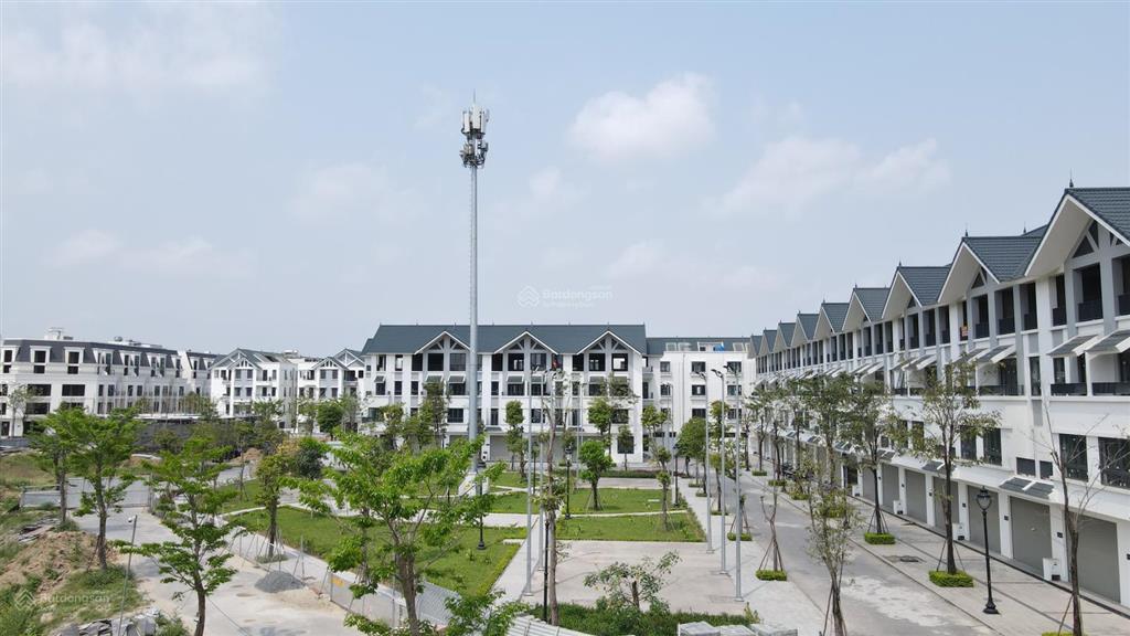 Chính chủ cần tiền gửi bán gấp  cắt lỗ căn liền kề 100m2, trục đường 30m dự án hinode royal park