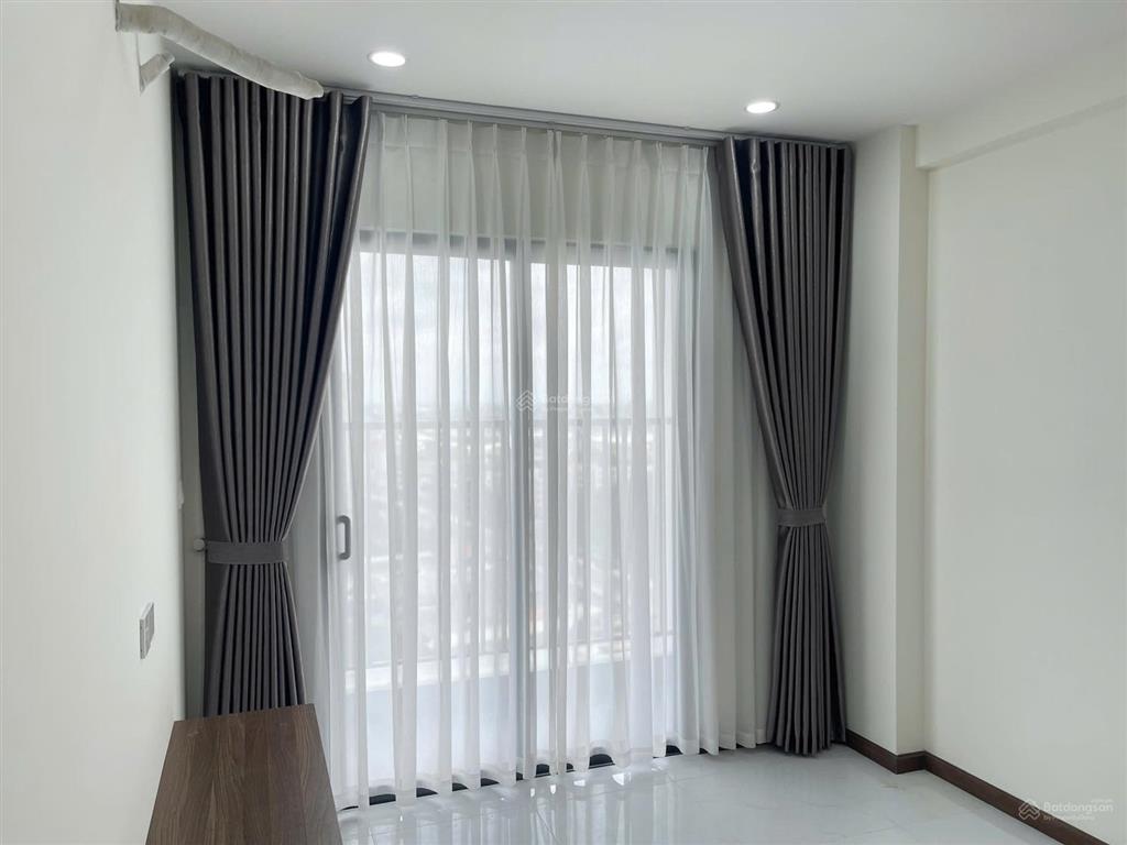 Cho thuê căn hộ 2 phòng ngủ diamond boulevard ngay ga c7 metro số 2, view hồ bơi, full nội thất
