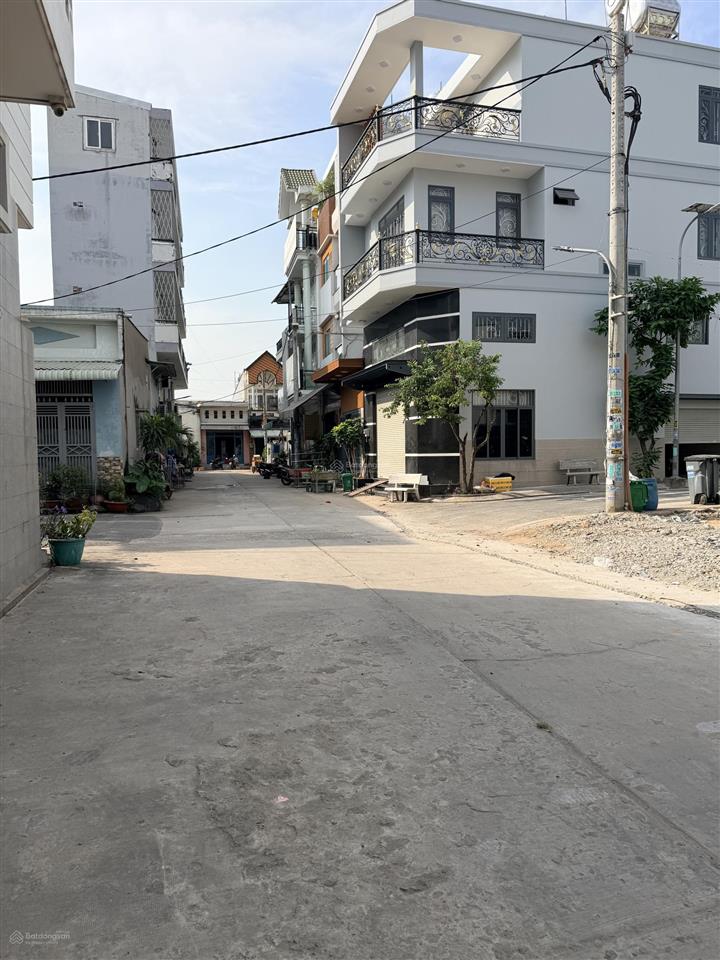 Bình tân sát ql1a, dt 55m2, hoàn công full 112m2, giá tốt nhất khu