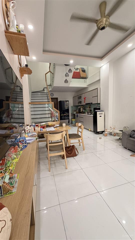 Nhà 3 tầng đẹp, gần vòng xoay trần văn giàu, hẻm 6m ở là mê