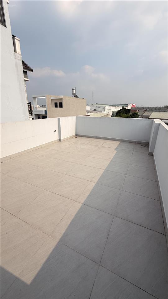 Nhà 3 tầng đẹp, gần vòng xoay trần văn giàu, hẻm 6m ở là mê