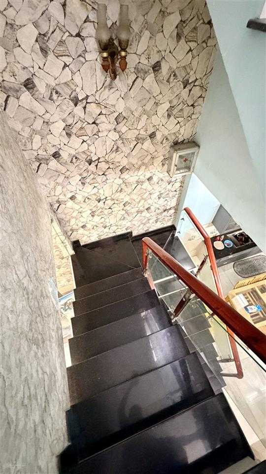 Nhà đẹp 68.5m2  4x17m hxh 6m thông 3 tầng kiên cố, kinh doanh đỉnh  full thổ cư