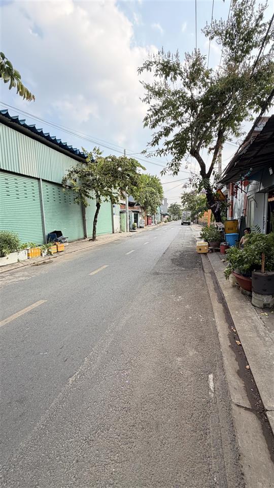 Mặt tiền tân thới nhì 2  186m2 (full thổ cư) ngang 7.5m nở hậu 8.5m dài 22m gần vin hóc môn