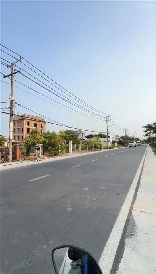 Hiếm mặt tiền thanh niên 600m2 đất, 300m2 thổ cư, ngang 10m dài 60m, sát tỉnh lộ 10