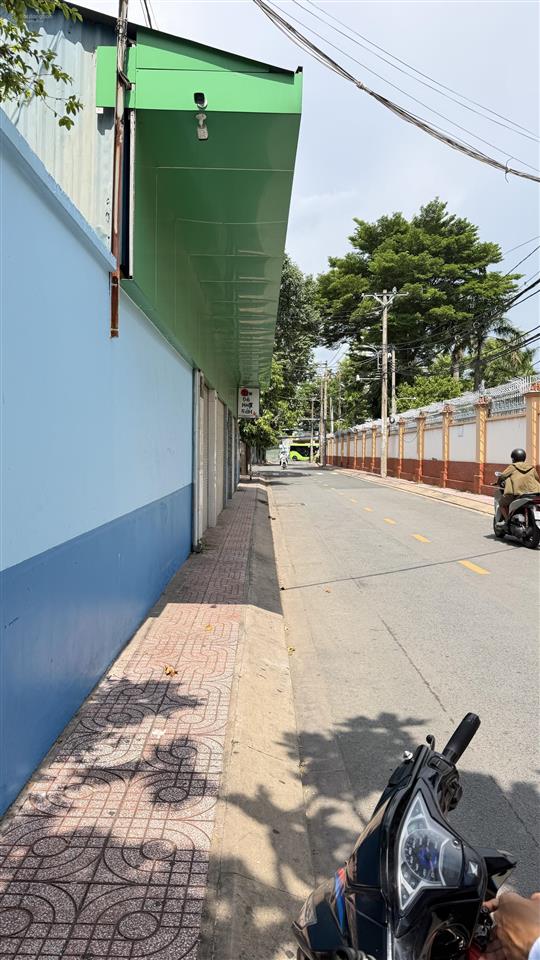 Nhà mặt tiền ngang 25m hiếm có 338,5m2 full thổ cư gần lũy bán bích, kinh doanh đỉnh, giá tốt