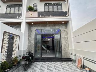 Bán nhà đường nhựa hoa vàng dt 5x23m, có 3pn ở buôn bán được. gần chợ mỹ hạnh