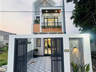 Bán nhà mới xây gần chợ mỹ hạnh, cách giồng lớn vào 200m, nhà 3pn dân cư đông