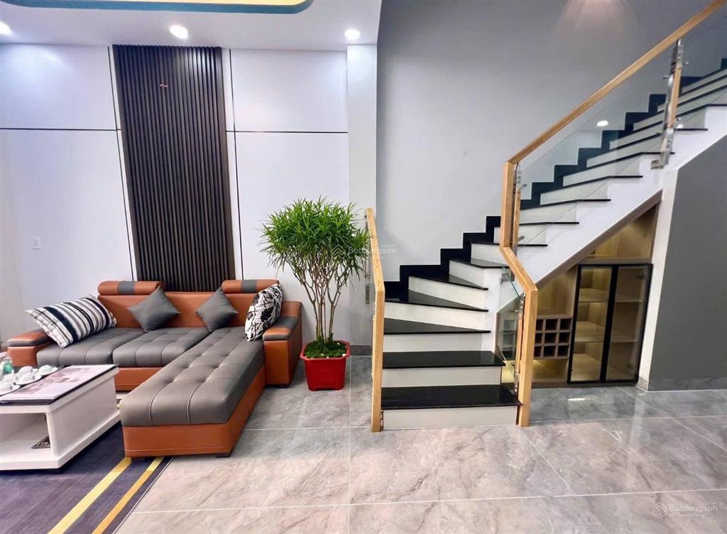 Bán nhà chính chủ, nhà mới 1 trệt, 2 lầu + sân thượng, 3pn tại kdc cát tường phú sinh