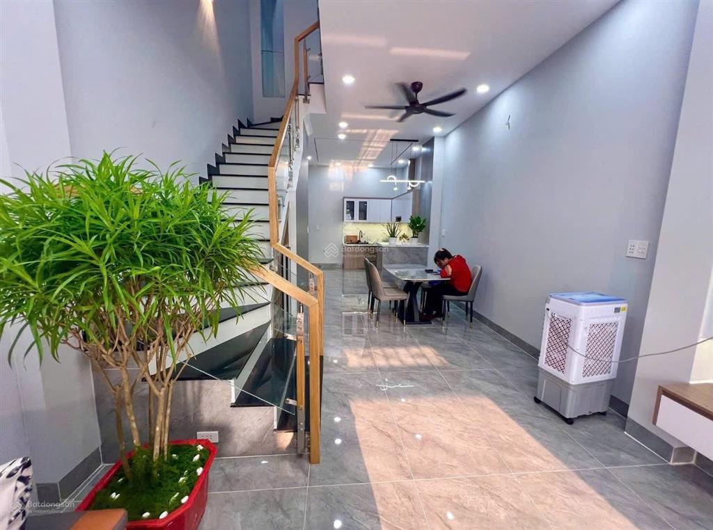 Bán nhà chính chủ, nhà mới 1 trệt, 2 lầu + sân thượng, 3pn tại kdc cát tường phú sinh